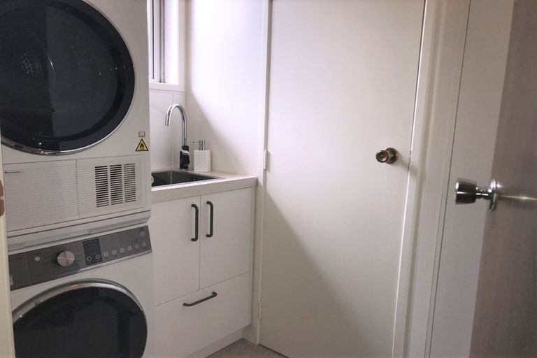 Photo of property in 5 Dale Street, Lower Vogeltown, New Plymouth, 4310