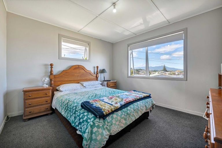 Photo of property in 29 Simons Street, Moturoa, New Plymouth, 4310