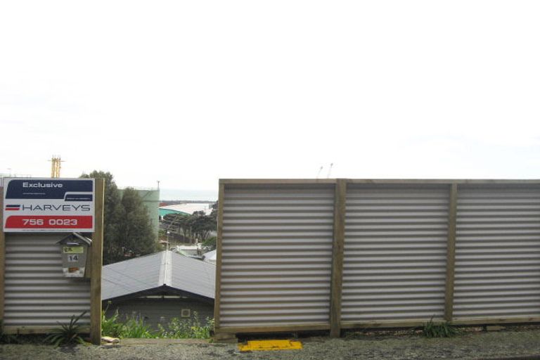 Photo of property in 14 Weston Street, Moturoa, New Plymouth, 4310