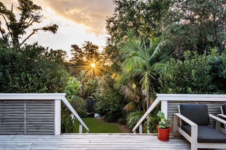 Photo of property in 40 Paragon Avenue, Beach Haven, Auckland, 0626
