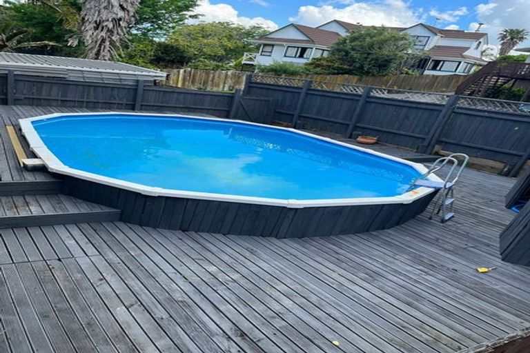 Photo of property in 1/179 Wiseley Road, West Harbour, Auckland, 0618