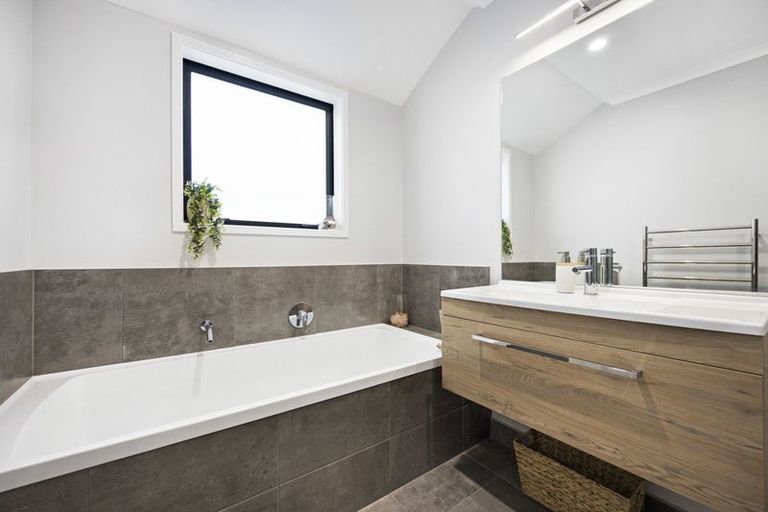 Photo of property in 32 Peacock Place, Pokeno, 2402