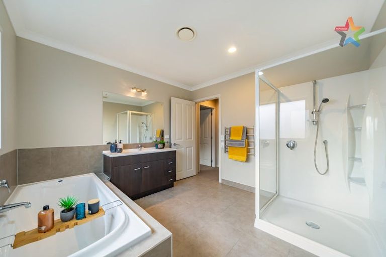 Photo of property in 27 Simpson Crescent, Raumati Beach, Paraparaumu, 5032