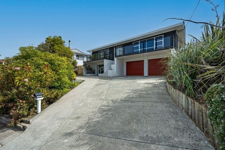 Photo of property in 18 Seaview Road, Ruakaka, 0116
