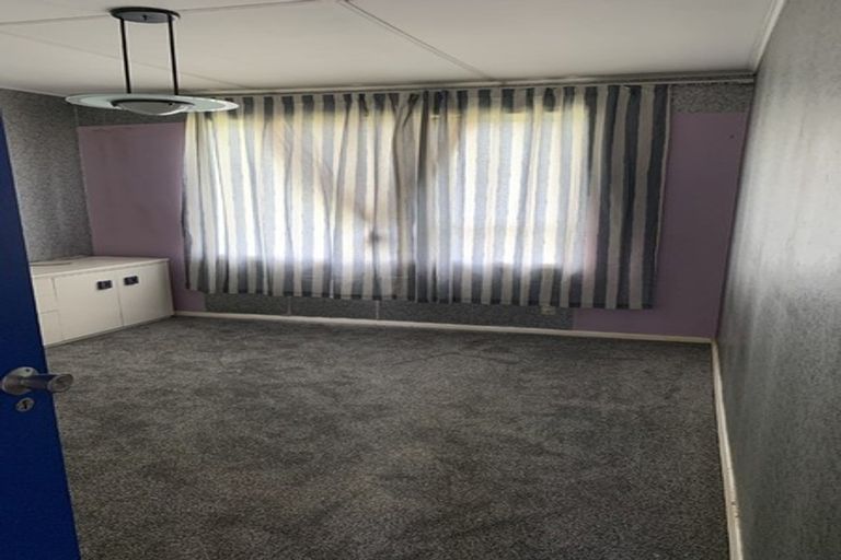 Photo of property in 26 Humphrey Kemp Avenue, Henderson, Auckland, 0612