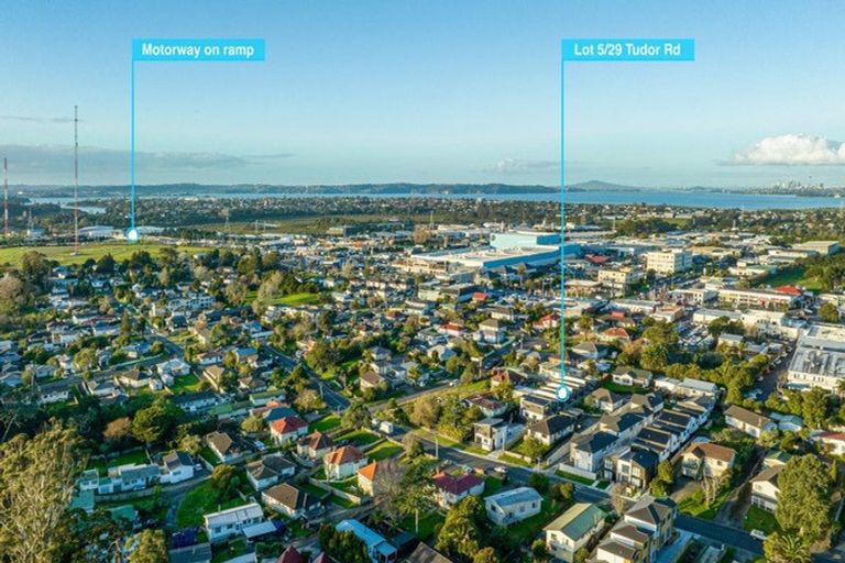 Photo of property in 5/29 Tudor Road, Henderson, Auckland, 0610