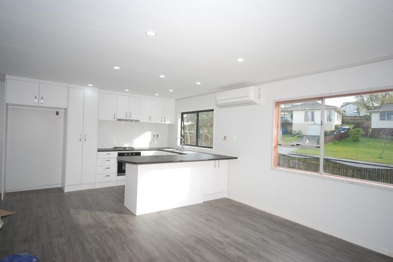 Photo of property in 52 Rosewarne Crescent, Glendene, Auckland, 0602