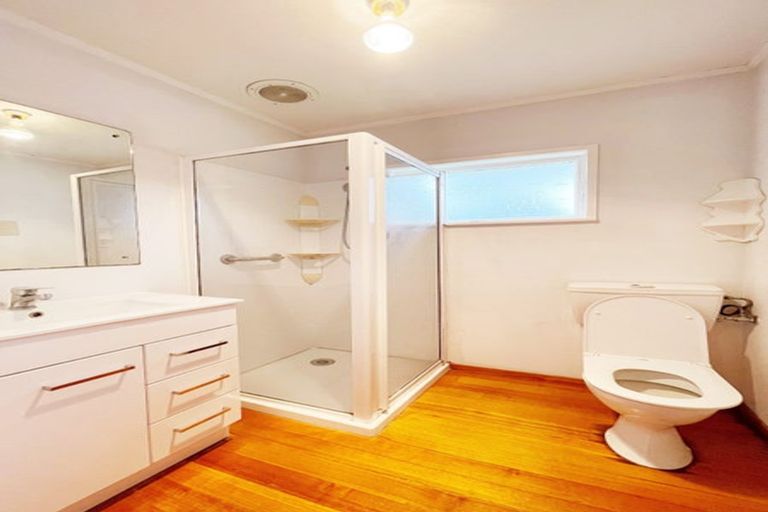 Photo of property in 2/53 Ayton Drive, Totara Vale, Auckland, 0629