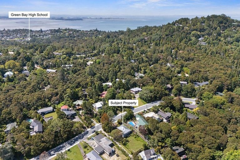 Photo of property in 60 Woodfern Crescent, Titirangi, Auckland, 0604