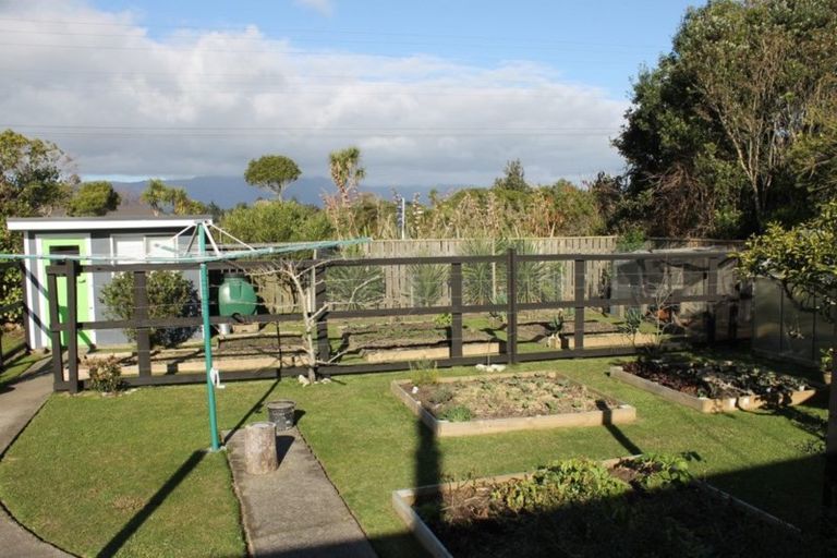 Photo of property in 23 Ngahue Crescent, Carters Beach, Westport, 7825