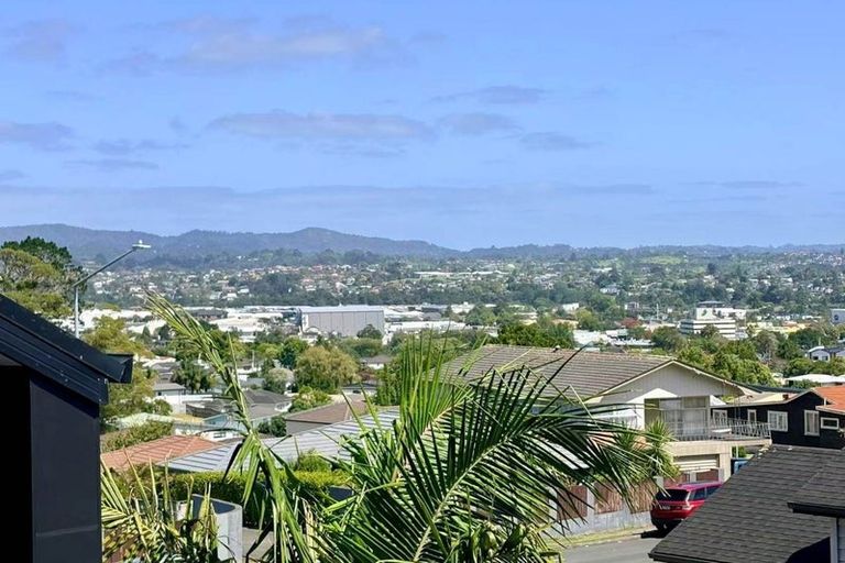 Photo of property in 8/233 Great North Road, Henderson, Auckland, 0612