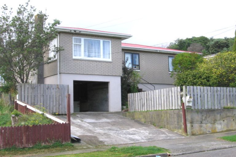 Photo of property in 11 Derby Place, Cannons Creek, Porirua, 5024