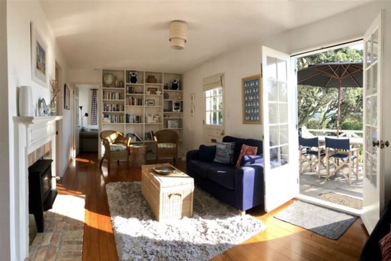 Photo of property in 12 Brind Road, Russell, 0202