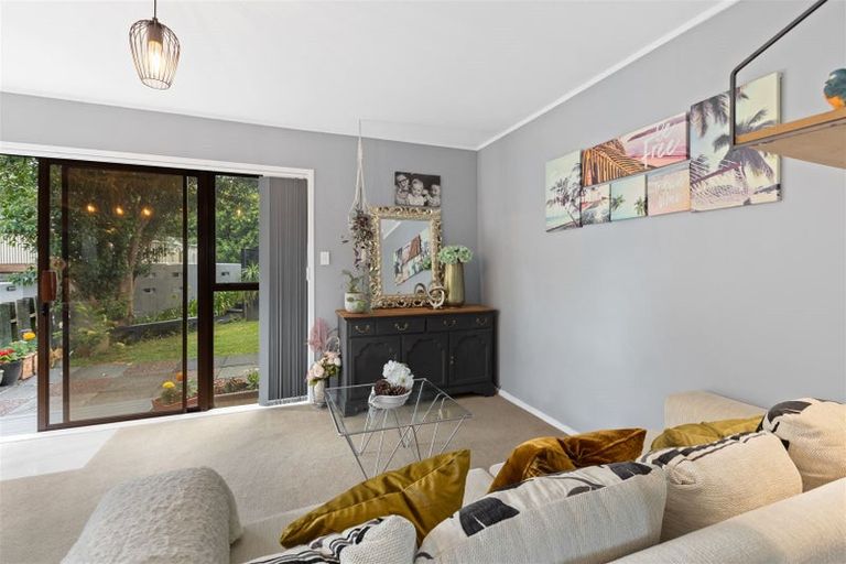 Photo of property in 2/36 Greendale Spur, Glenfield, Auckland, 0629