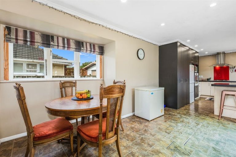 Photo of property in 14 Stevens Crescent, Ranui, Porirua, 5024