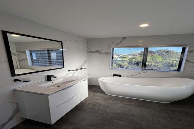 Photo of property in 5 Wyon Way, Flat Bush, Auckland, 2016