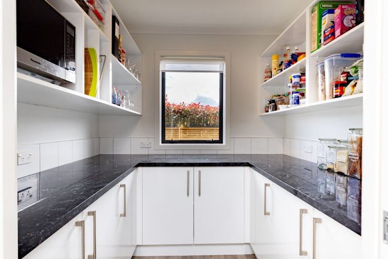 Photo of property in 35 Plescher Crescent, Leamington, Cambridge, 3432