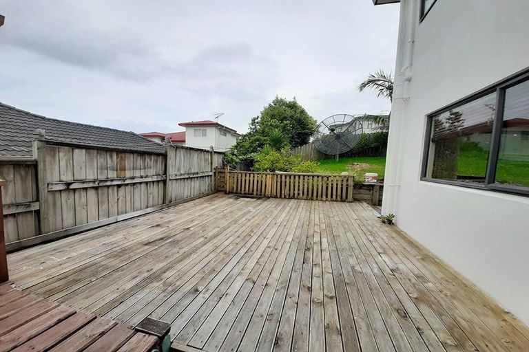 Photo of property in 17 Crimson Park, Oteha, Auckland, 0632