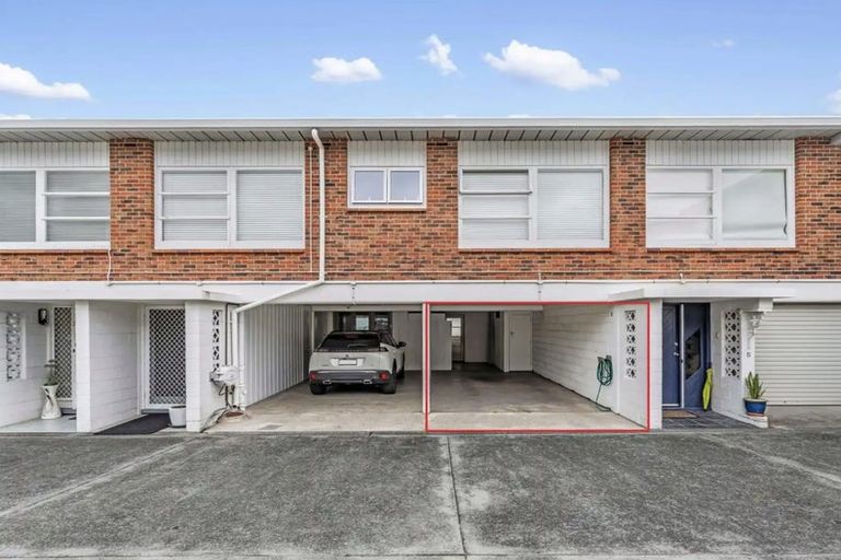 Photo of property in 35 Kitchener Road, Takapuna, Auckland, 0622