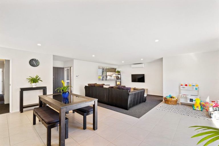 Photo of property in 46 Doment Crescent, Orewa, 0931