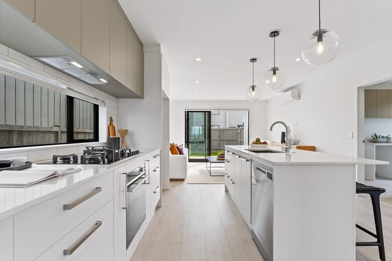 Photo of property in 17 Park Green Avenue, Rosehill, Papakura, 2113