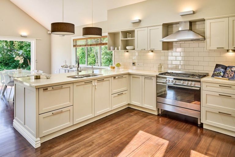 Photo of property in 5 Cheviot Road, Lowry Bay, Lower Hutt, 5013