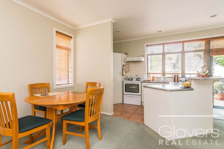 Photo of property in Tuscany Towers, 11/1 Ambrico Place, New Lynn, Auckland, 0600