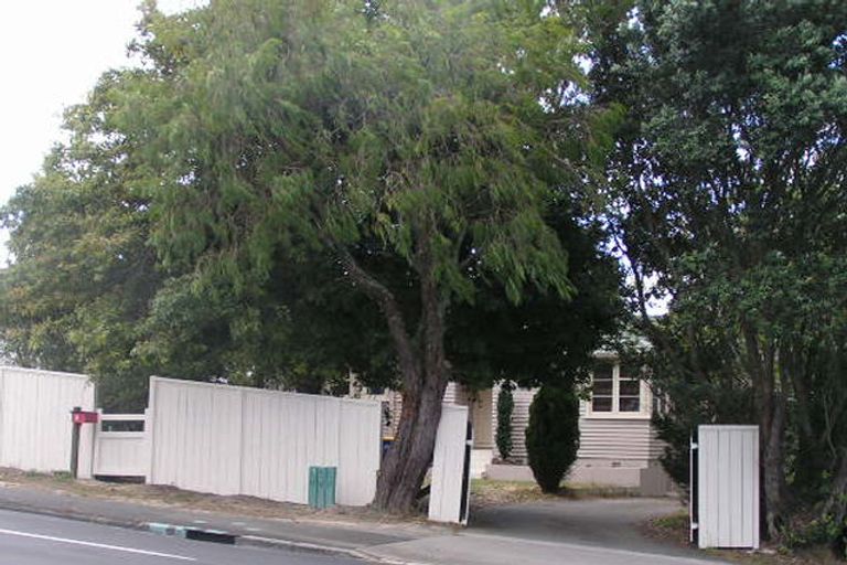 Photo of property in 79 Onewa Road, Northcote, Auckland, 0627