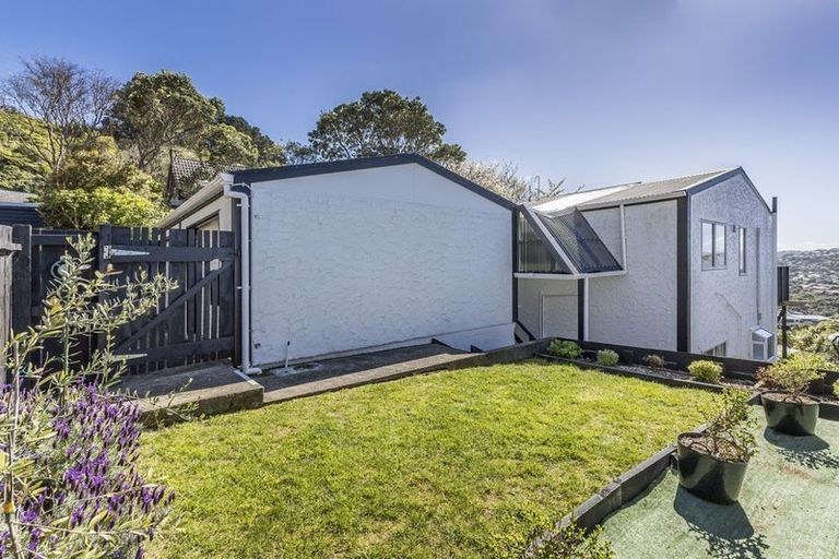 Photo of property in 2/10 Downing Street, Crofton Downs, Wellington, 6035