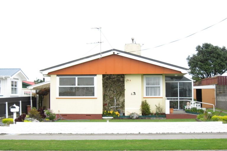 Photo of property in 8 Record Street, Fitzroy, New Plymouth, 4312