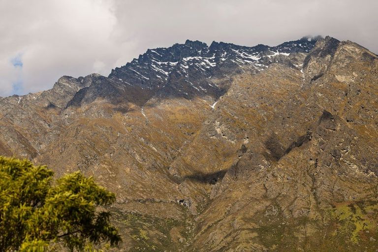 Photo of property in 16 Cunninghams Drive, Jacks Point, Queenstown, 9371