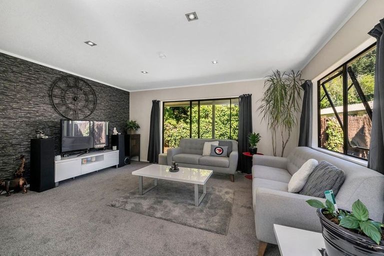 Photo of property in 17a Wairere Grove, Paraparaumu, 5032