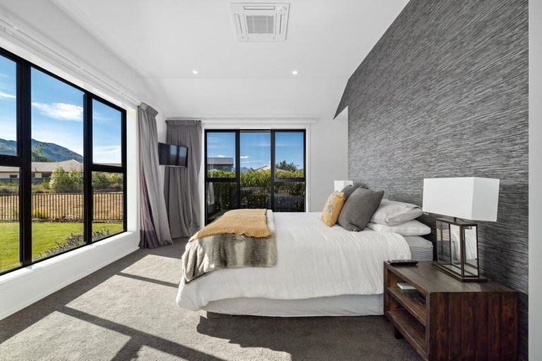 Photo of property in 13 Sapphire Spring Rise, Wanaka, 9305