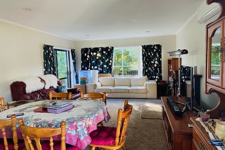 Photo of property in 122 Mahia Road, Wattle Downs, Auckland, 2103