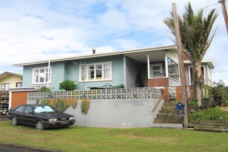 Photo of property in 22 Daphne Road, Tairua, 3508