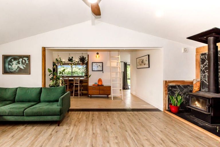 Photo of property in 577 Waikawa Beach Road, Waikawa Beach, Levin, 5573