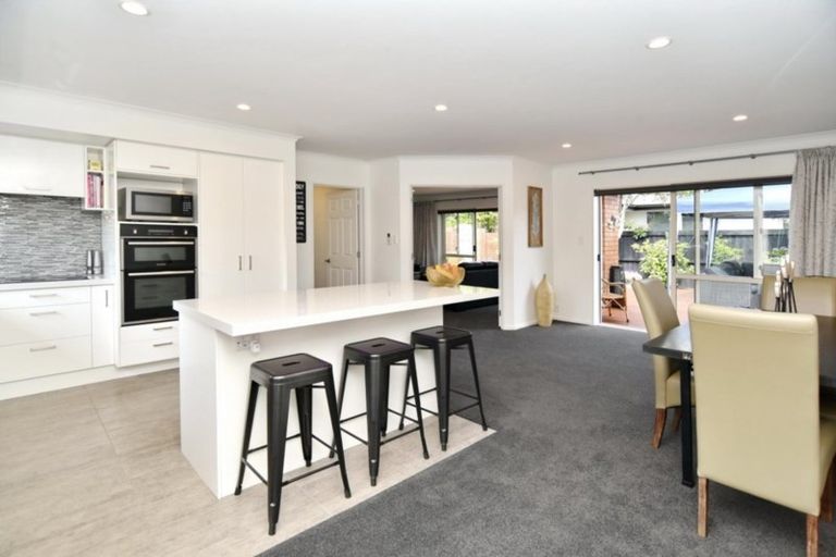 Photo of property in 4 Rue De La Mare, Parklands, Christchurch, 8083