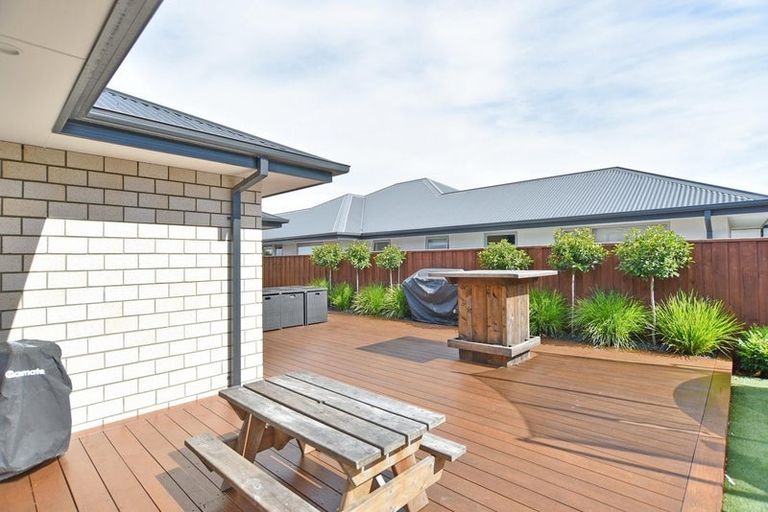 Photo of property in 5 Vittoria Lane, Pegasus, 7612