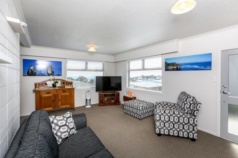 Photo of property in 14 South Road, Moturoa, New Plymouth, 4310