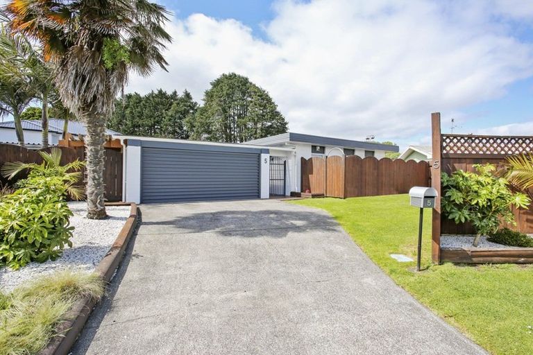 Photo of property in 5 Meadowcourt Drive, Manukau, Auckland, 2025
