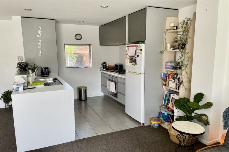 Photo of property in 4/12 Agra Crescent, Khandallah, Wellington, 6035