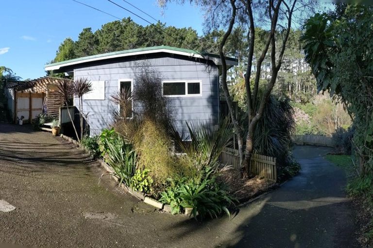 Photo of property in 15 Linda Street, Oakura, 4314