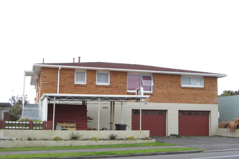 Photo of property in 12 Cumberland Street, Merrilands, New Plymouth, 4312