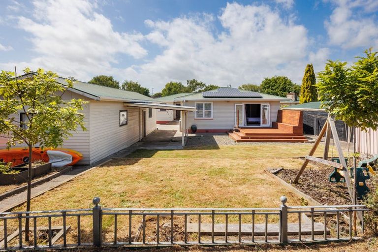 Photo of property in 14 Parkland Crescent, Terrace End, Palmerston North, 4410