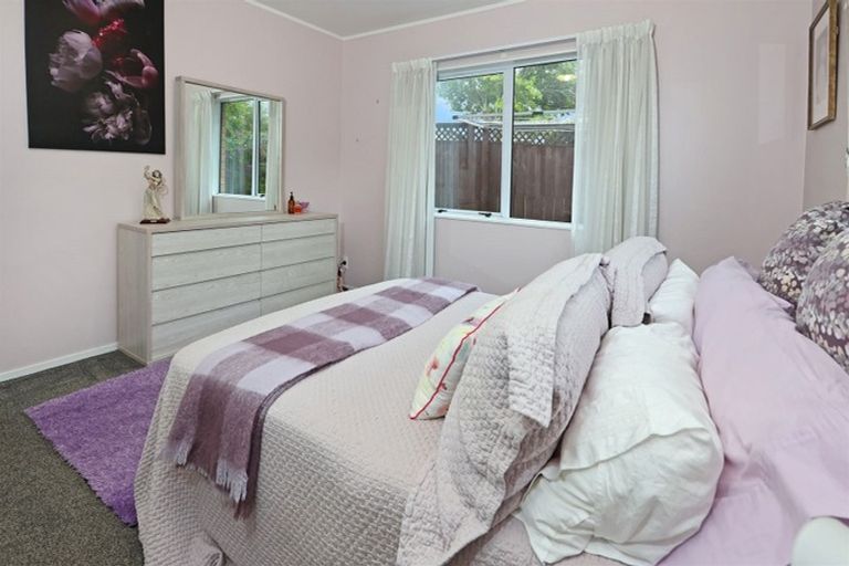 Photo of property in 2/100 Rhinevale Close, Henderson, Auckland, 0612