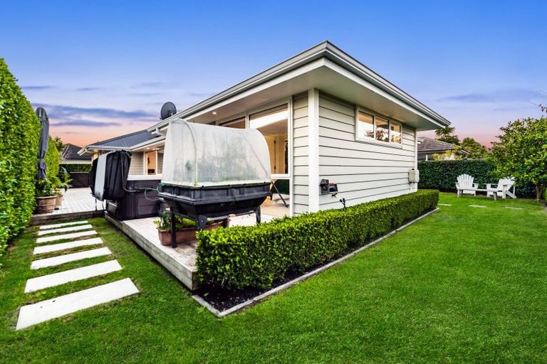 Photo of property in 15 Walnut Road, Riverhead, 0820