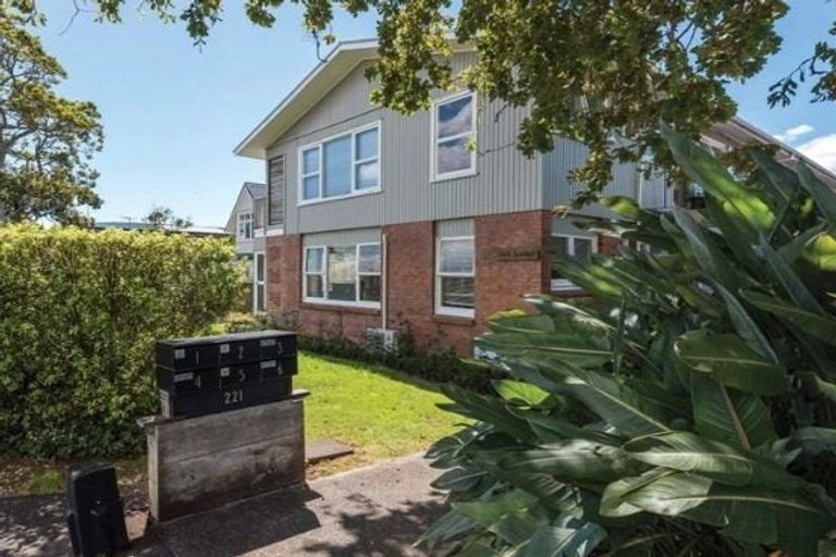 Photo of property in 1/221 Hurstmere Road, Takapuna, Auckland, 0622