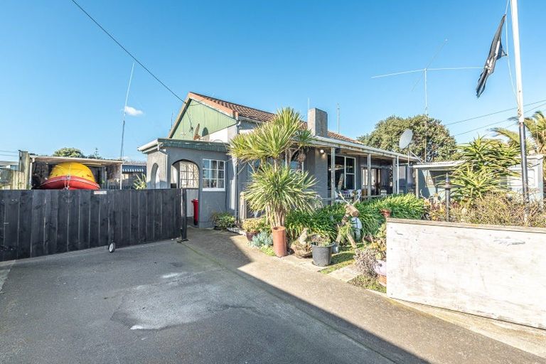Photo of property in 2 Wharf Street, Castlecliff, Whanganui, 4501