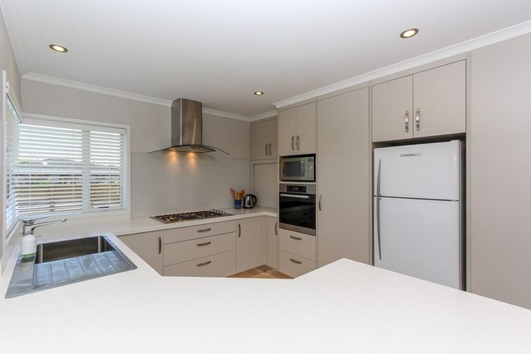 Photo of property in 18 Veale Road, Frankleigh Park, New Plymouth, 4310