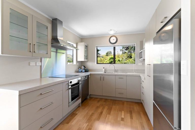 Photo of property in 4 Bushland Grove, Paparangi, Wellington, 6037